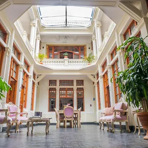 Couette-café Casona 1914 - Gothic Cathedral View Rooftop, Quito