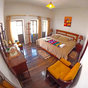 Colonial House קיטו
